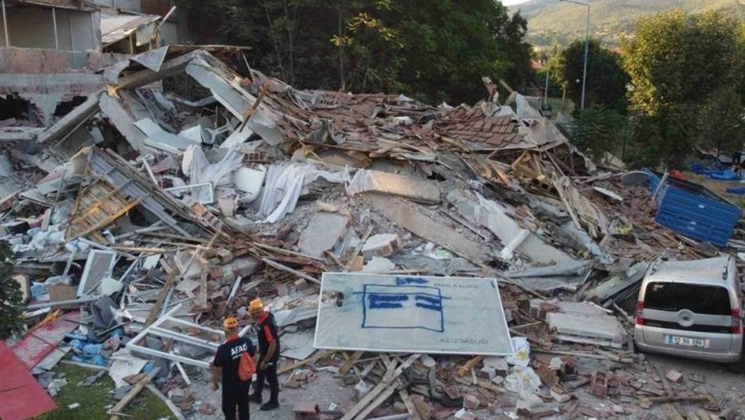 6,1’lik depremin ardından bir şok daha: Yine deprem oldu! 3