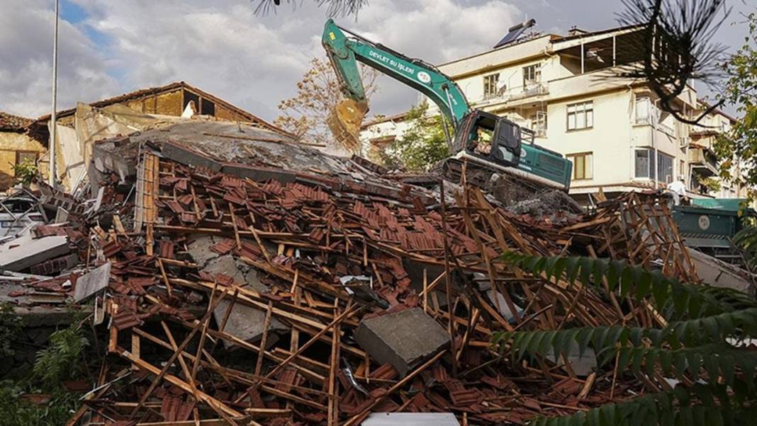 6,1’lik depremin ardından bir şok daha: Yine deprem oldu! 4