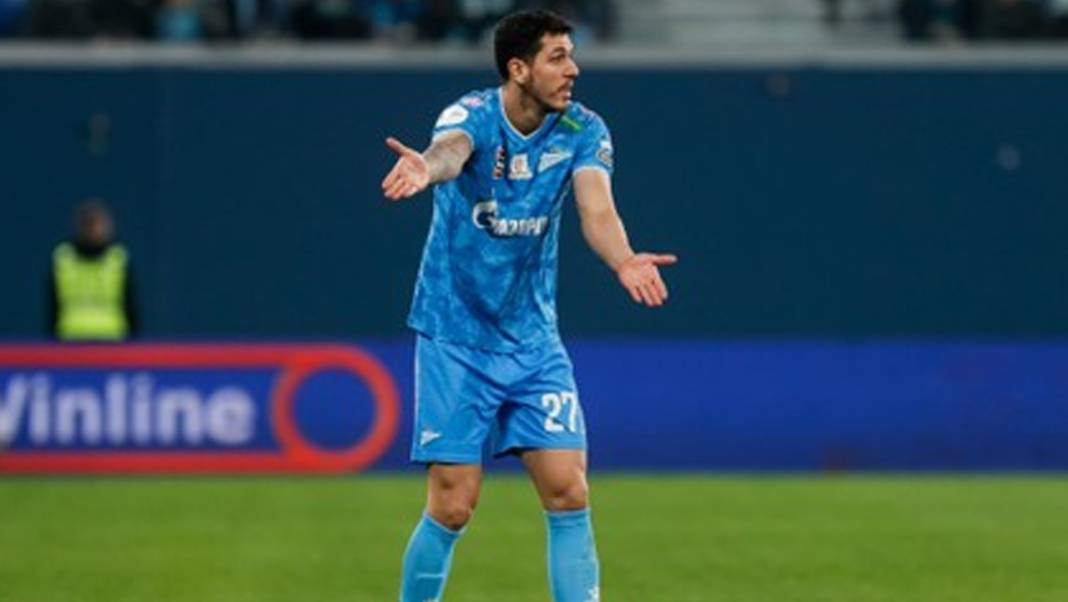 Galatasaray’dan flaş hamle: Brezilyalı stoper geliyor mu? 2