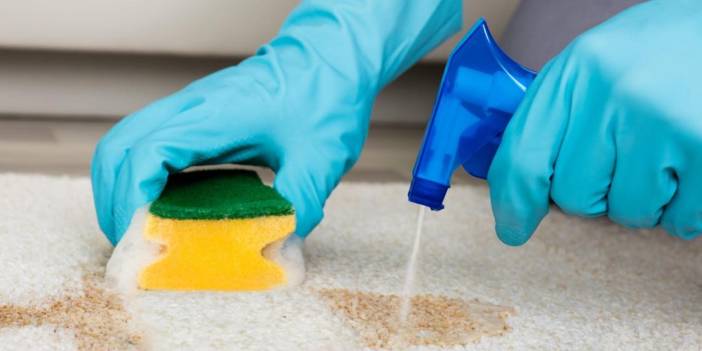 Lekeden eser kalmayacak: Kahve lekesi dakikalar içinde yok oluyor!