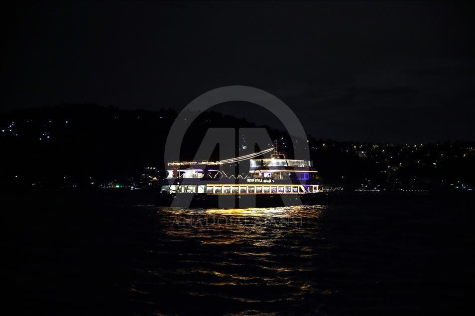 İstanbul Boğazı'nda Arap turistlere özel tekne gezisi 5