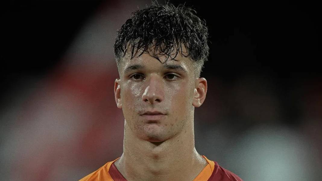 Flaş iddia! Fenerbahçe Galatasaraylı ismi kadrosuna kattı: Seneye takıma katılacak… 1