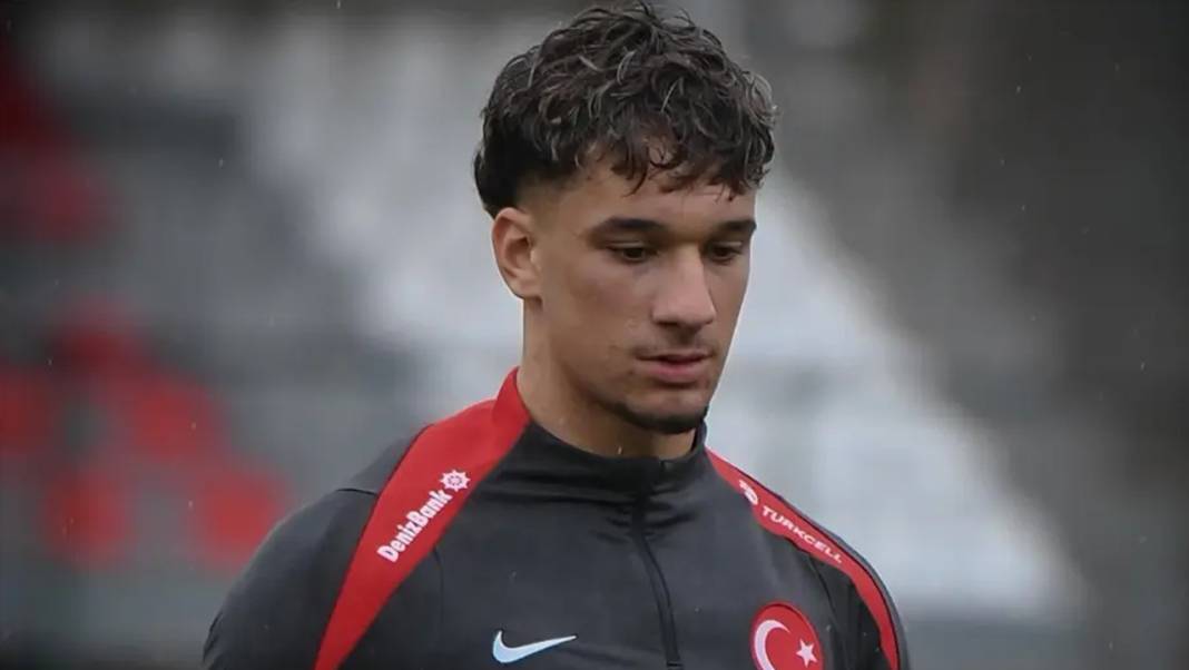 Flaş iddia! Fenerbahçe Galatasaraylı ismi kadrosuna kattı: Seneye takıma katılacak… 3