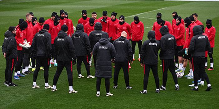 A Milli Takım futbolcularımıza gece yarısı saldırı düzenlendi 4