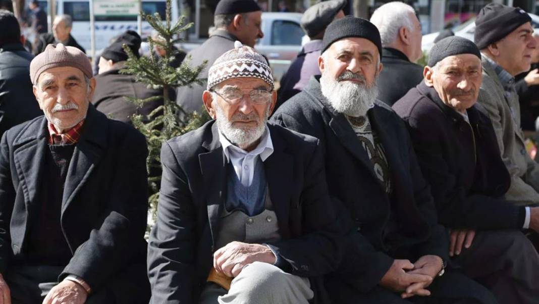 Bankalardan emeklinin yüzünü güldürecek hamle geldi 2