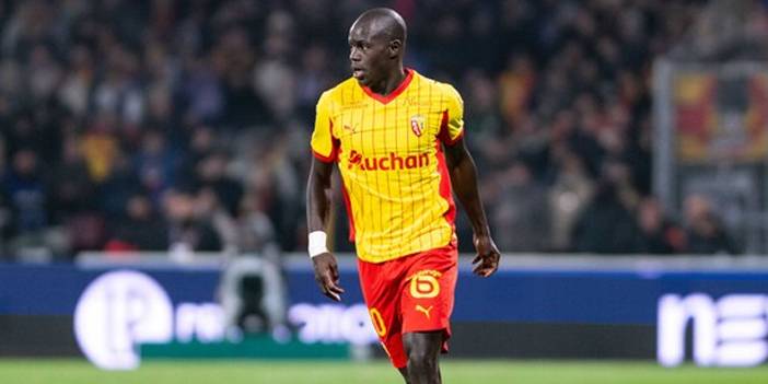 Kanarya’dan savunmaya dev hamle! Malang Sarr imzaya hazır 3