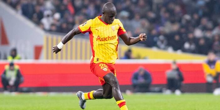 Kanarya’dan savunmaya dev hamle! Malang Sarr imzaya hazır 4