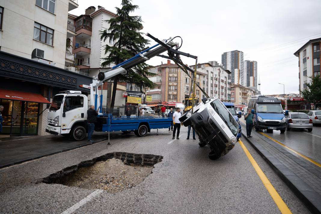 Ankara’da bir anda başlayan yağmur hayatı olumsuz etkiledi 10