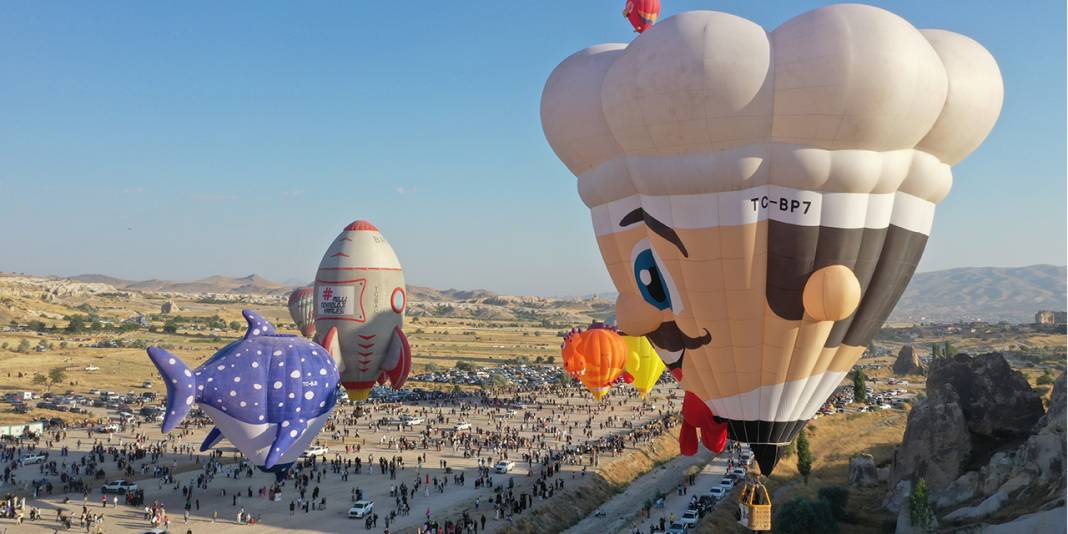 Kapadokya Balon Festivali, figürlü balonların gösteri uçuşuyla sona erdi 1