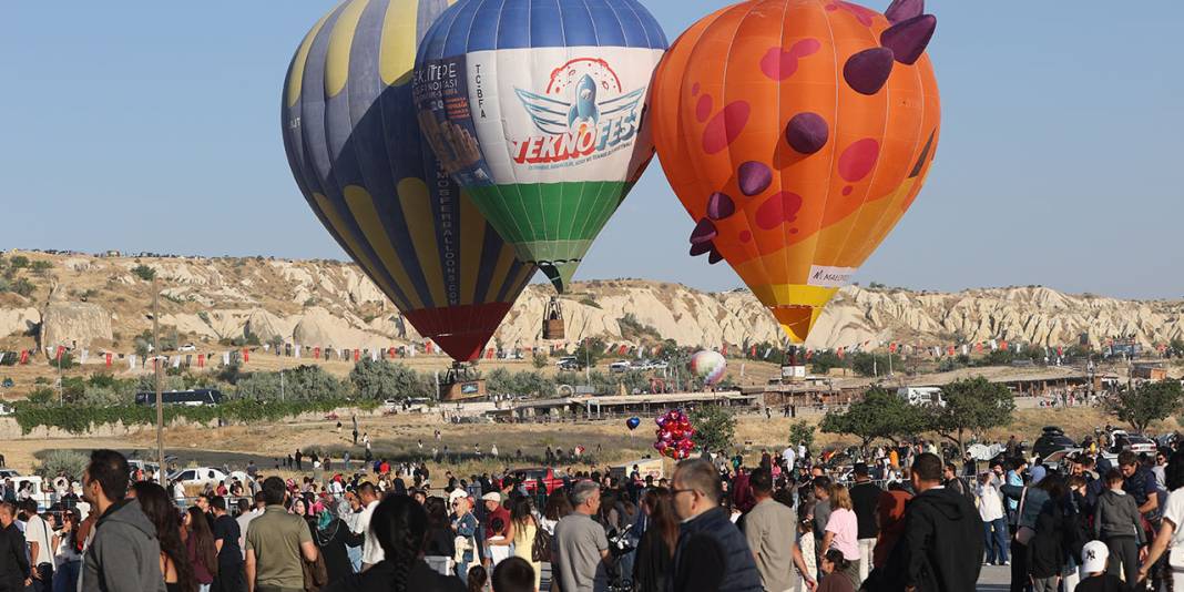 Kapadokya Balon Festivali, figürlü balonların gösteri uçuşuyla sona erdi 2