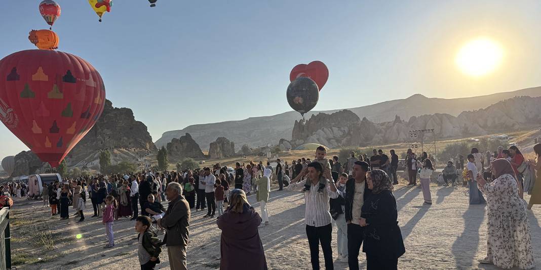Kapadokya Balon Festivali, figürlü balonların gösteri uçuşuyla sona erdi 6