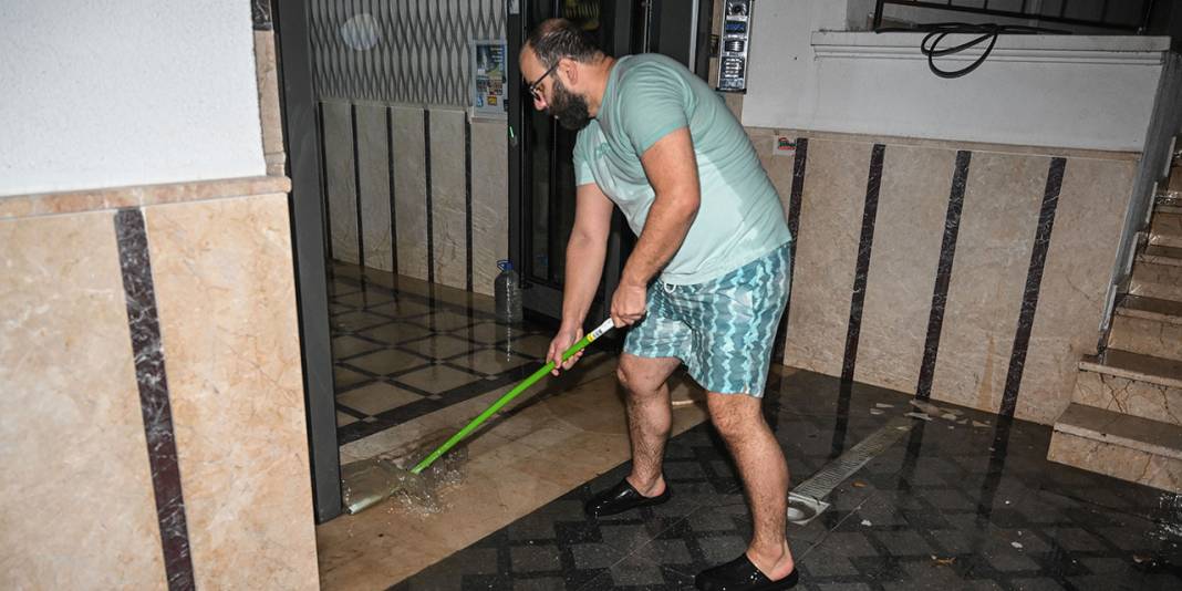 Keçiören’de sağanak nedeniyle bazı binaları su bastı 4