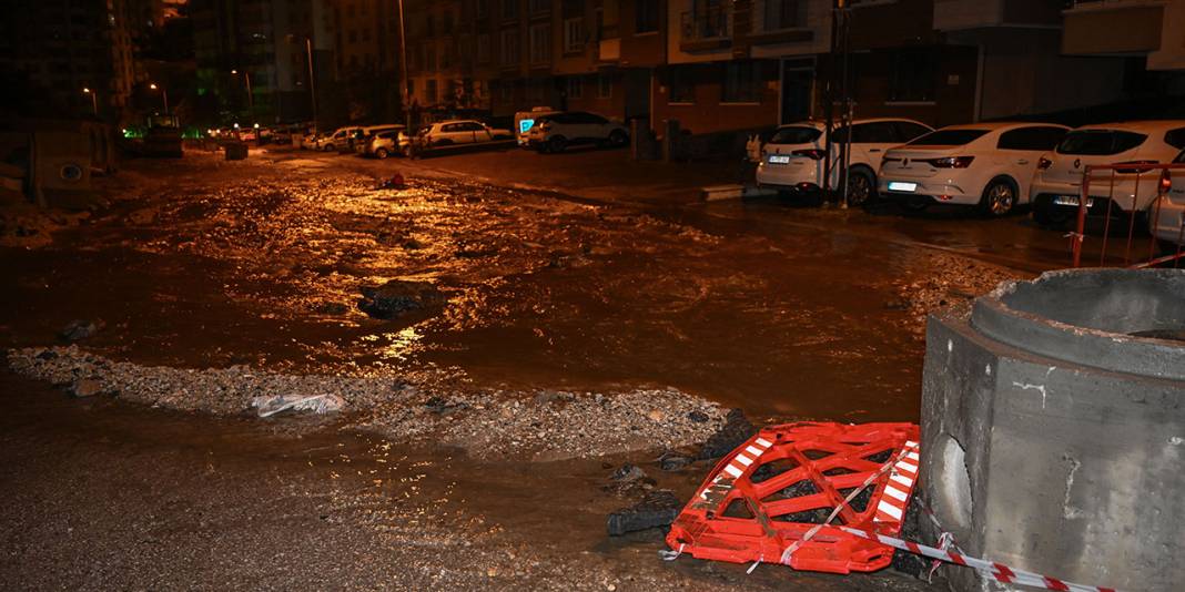 Keçiören’de sağanak nedeniyle bazı binaları su bastı 7