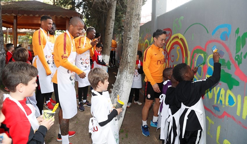 Galatasaray'dan çocuklara sürpriz 12