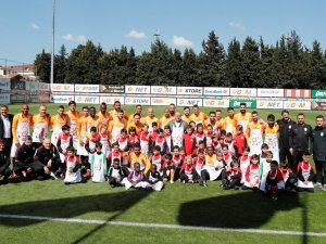 Galatasaray'dan çocuklara sürpriz