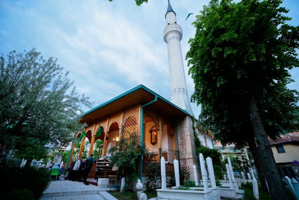 Saraybosna’nın tarihi camisinde “mahalle iftarı” 22
