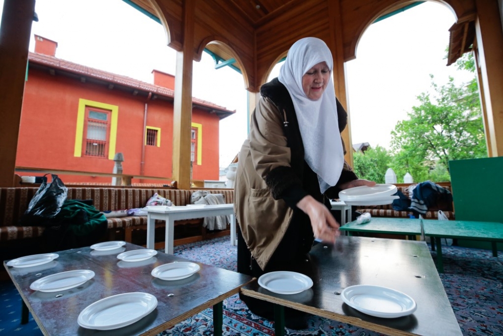 Saraybosna’nın tarihi camisinde “mahalle iftarı” 7