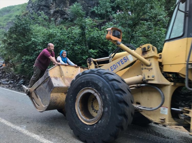 Trabzon'da taşkın: Ölü, yaralı ve kayıplar var 1