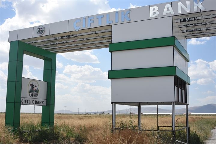 Konya'da 'Çiftlik Bank'ın tabelası ve temeli kaldı 1