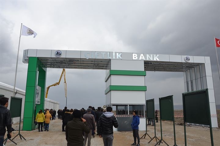 Konya'da 'Çiftlik Bank'ın tabelası ve temeli kaldı 7