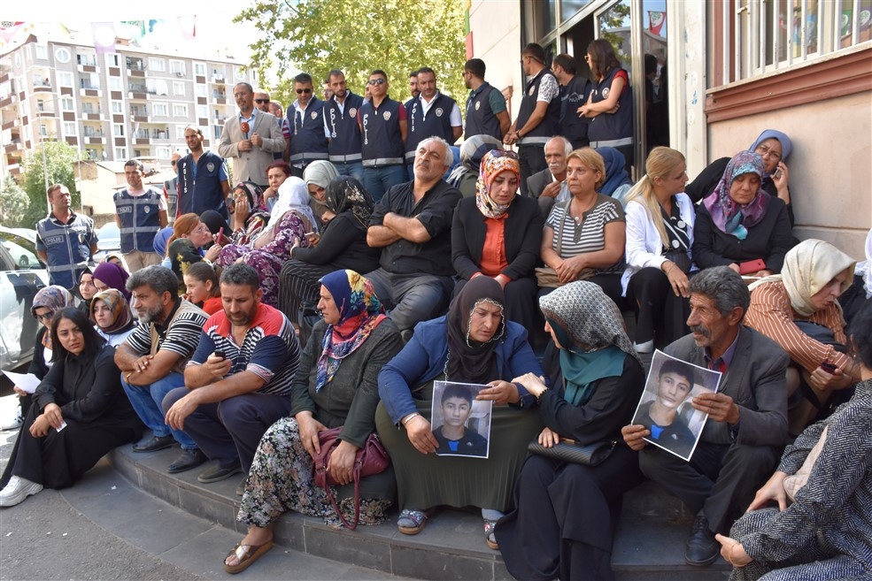 Diyarbakır annelerinin oturma eylemine katılım sürüyor 1