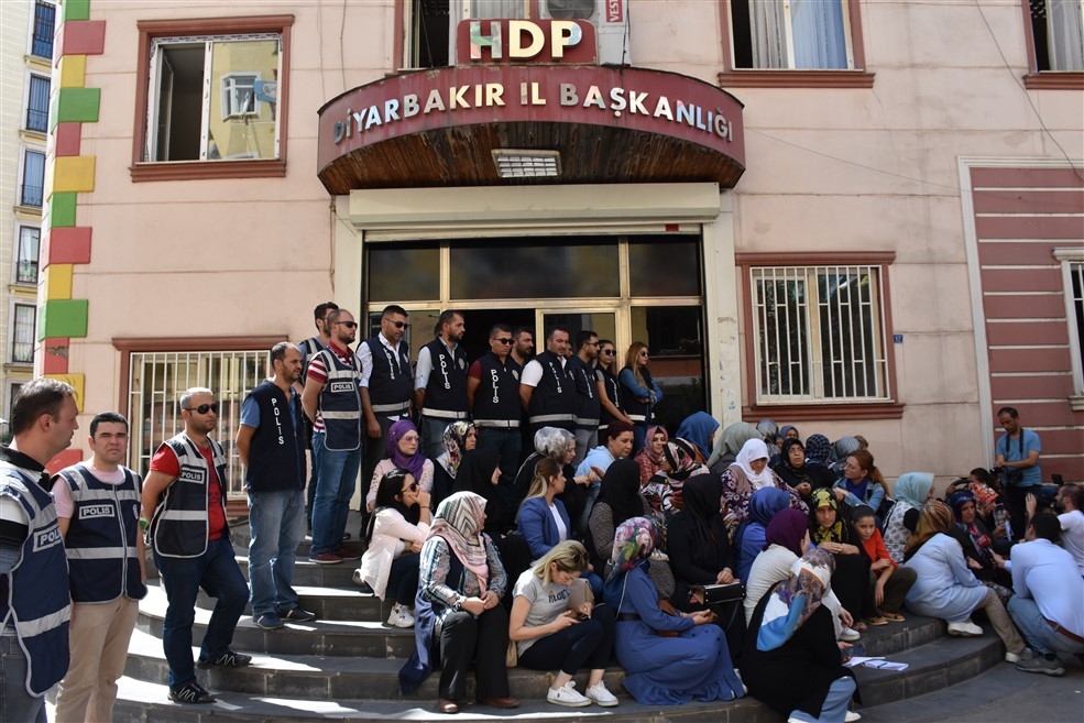 Diyarbakır annelerinin oturma eylemine katılım sürüyor 11