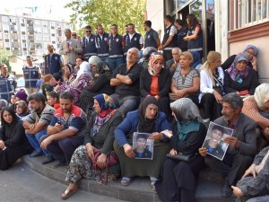 Diyarbakır annelerinin oturma eylemine katılım sürüyor