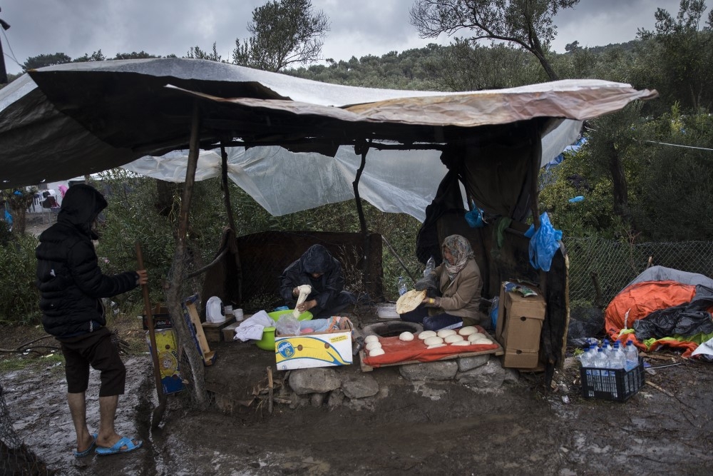 Moria’da düzensiz göçmenlerin zorlu yaşam mücadelesi 15