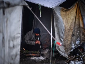 AB kapısında bekleyen göçmenlerin yaşam mücadelesi