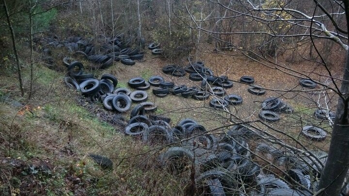Şile’de ormana bırakılan yüzlerce otomobil lastiği havadan görüntülendi 11