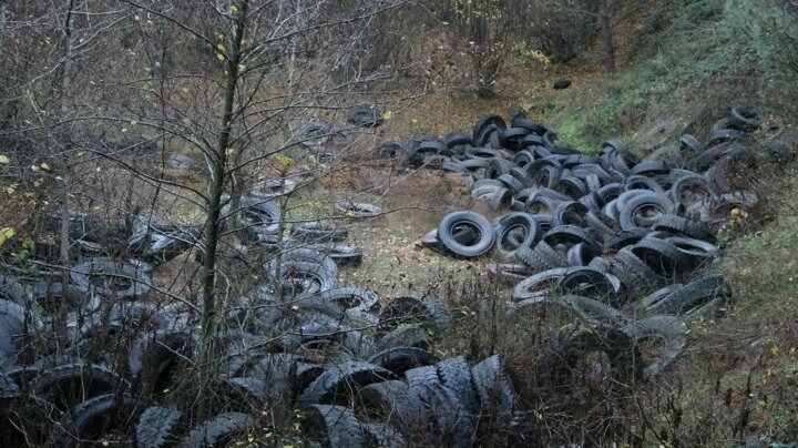 Şile’de ormana bırakılan yüzlerce otomobil lastiği havadan görüntülendi 12