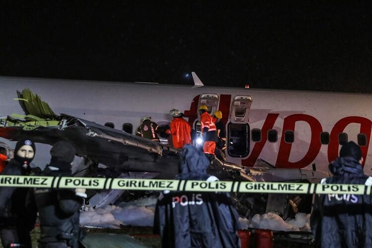 Sabiha Gökçen Havalimanı’nda uçak pistten çıktı 11