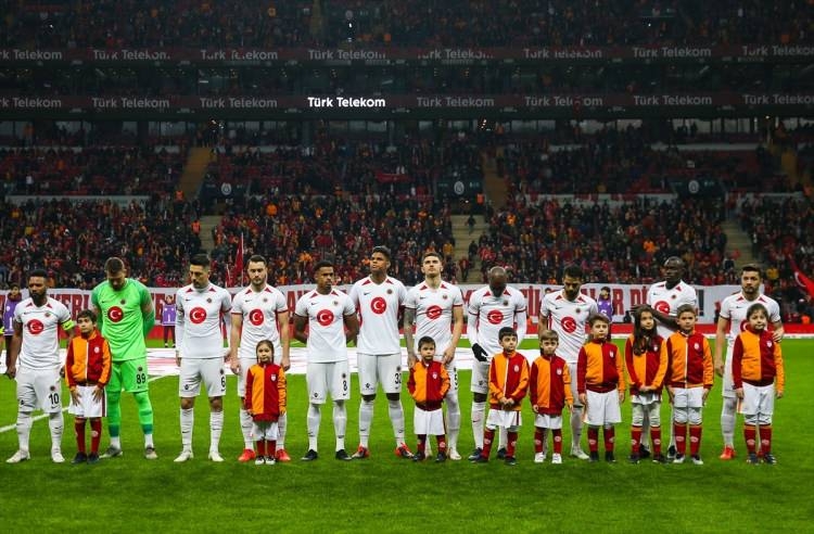 Galatasaray tribünlerinden sessiz çığlık 16