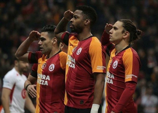 Galatasaray tribünlerinden sessiz çığlık 18