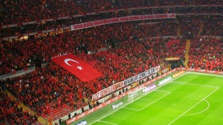Galatasaray tribünlerinden sessiz çığlık 2