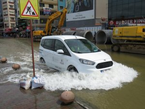 Kadıköy'de cadde göle döndü