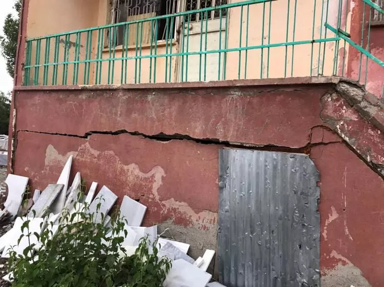 Bingöl'de şiddetli deprem: Olay yerinde ilk fotoğraflar 1