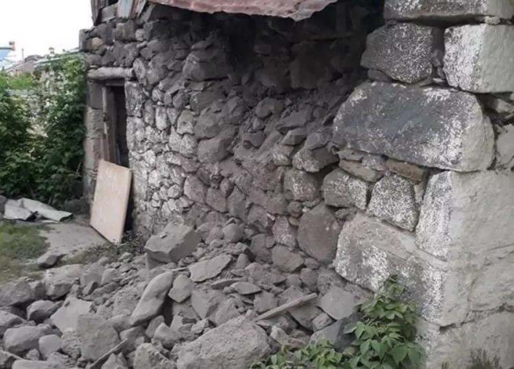 Bingöl'de şiddetli deprem: Olay yerinde ilk fotoğraflar 7