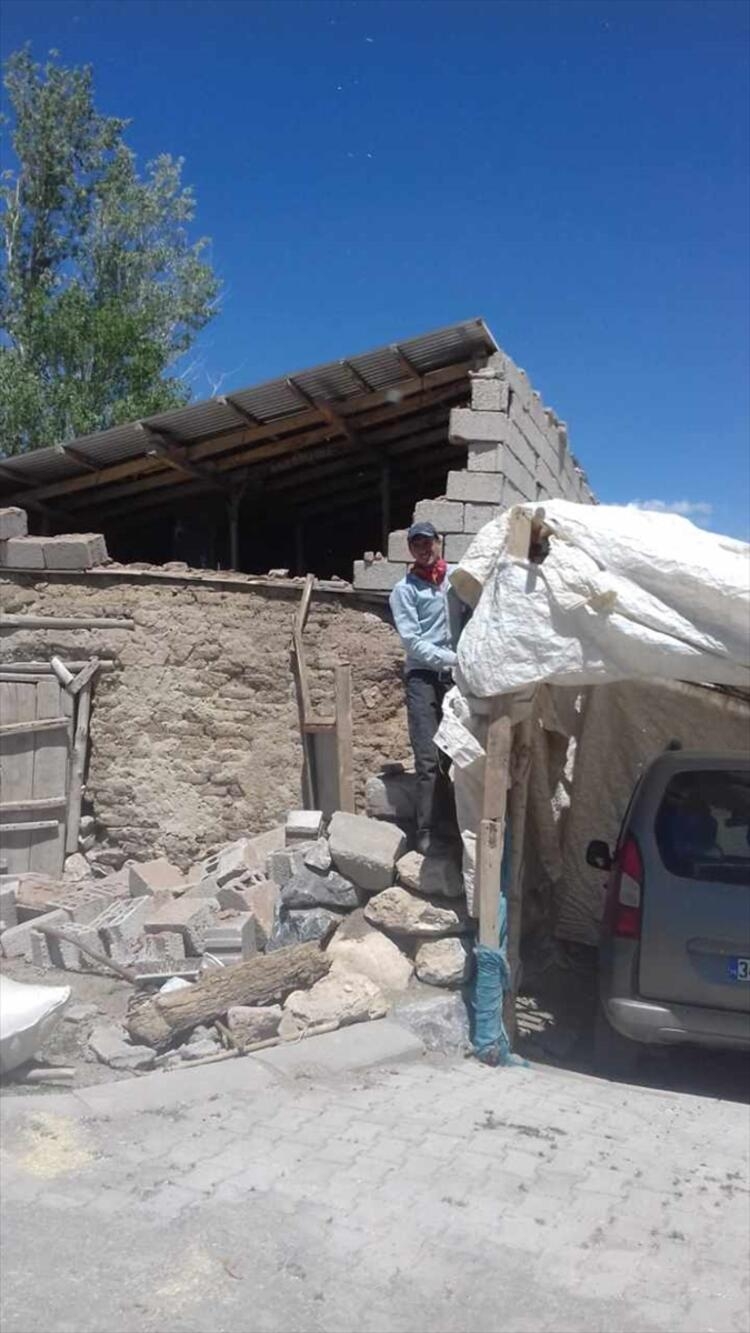 Van'da korkutan deprem: Olay yerinden ilk görüntüler 4