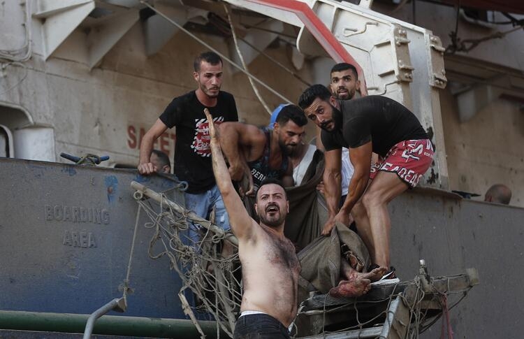 Lübnan Beyrut limanında korkunç patlama: Olay yeri fotoğrafları 11