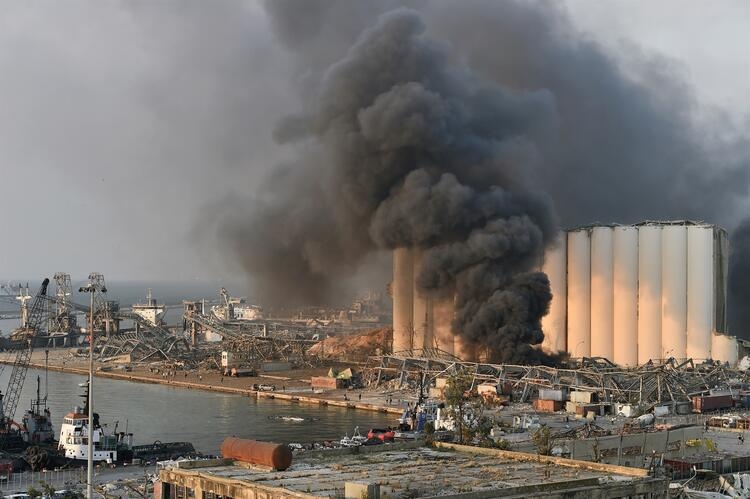 Lübnan Beyrut limanında korkunç patlama: Olay yeri fotoğrafları 13