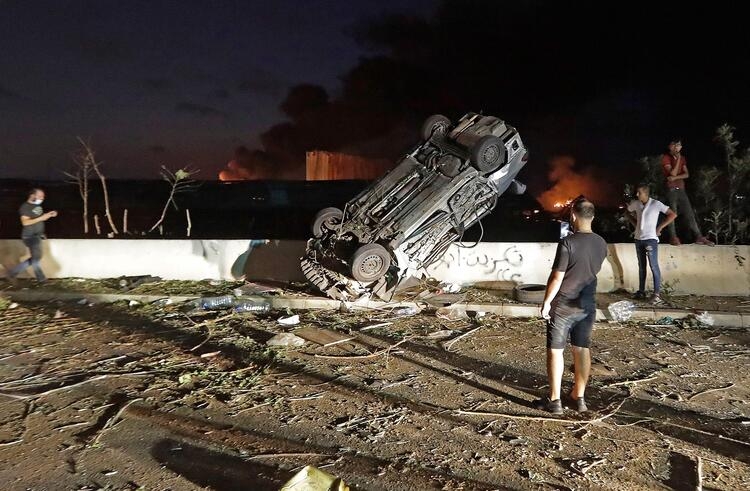 Lübnan Beyrut limanında korkunç patlama: Olay yeri fotoğrafları 14