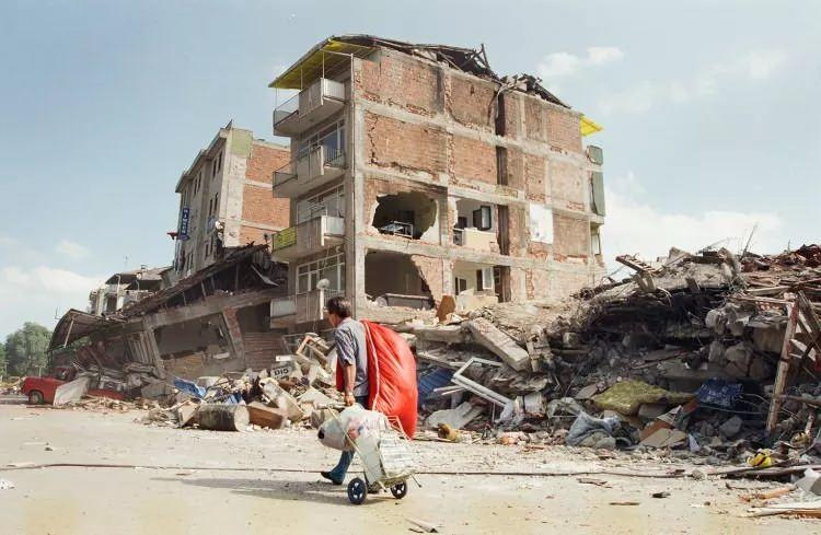 17 Ağustos Marmara depreminin üzerinden 22 yıl geçti 11