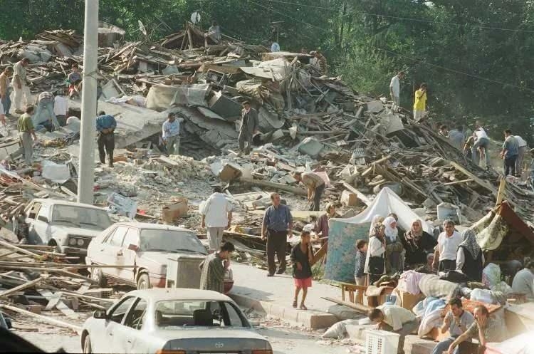 17 Ağustos Marmara depreminin üzerinden 22 yıl geçti 12