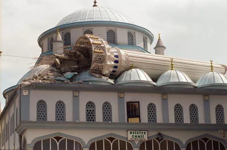 17 Ağustos Marmara depreminin üzerinden 22 yıl geçti 14