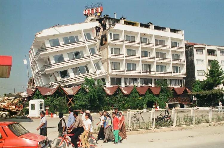 17 Ağustos Marmara depreminin üzerinden 22 yıl geçti 19