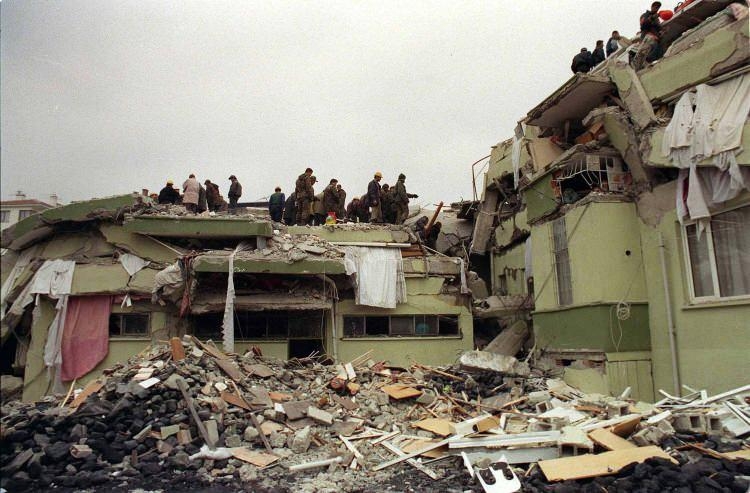 17 Ağustos Marmara depreminin üzerinden 22 yıl geçti 26