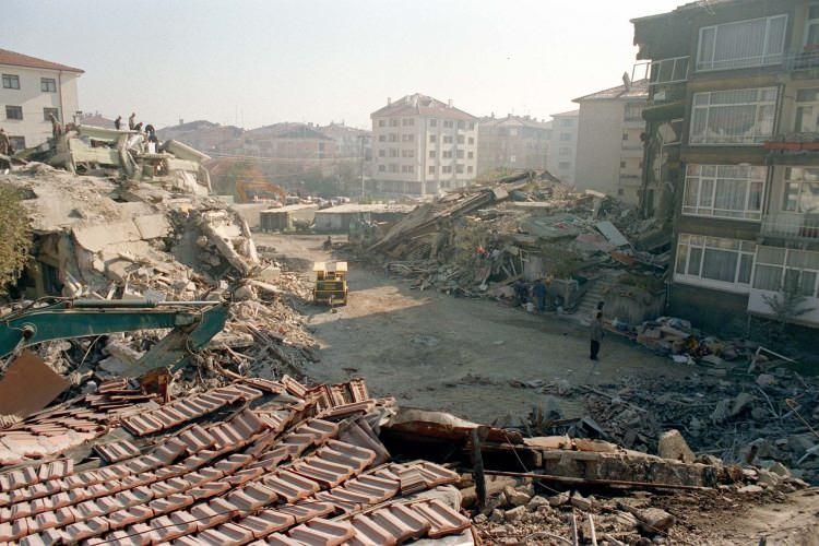 17 Ağustos Marmara depreminin üzerinden 22 yıl geçti 29