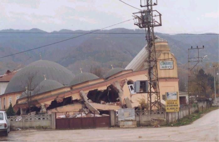 17 Ağustos Marmara depreminin üzerinden 22 yıl geçti 30