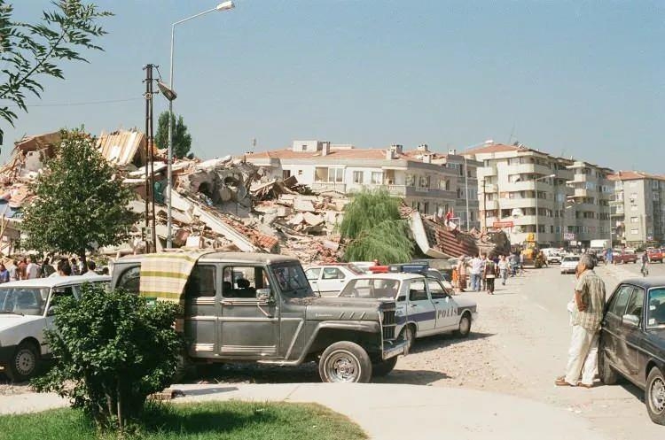 17 Ağustos Marmara depreminin üzerinden 22 yıl geçti 6